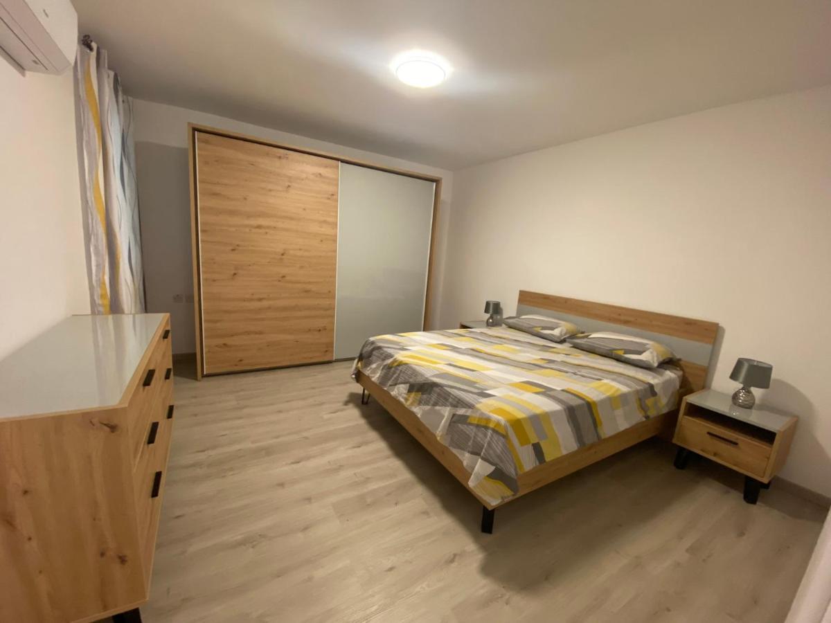 Modern Apartment With Large Outdoor Area - Sleeps 7, Close To Malta International Airport Luqa Exteriör bild